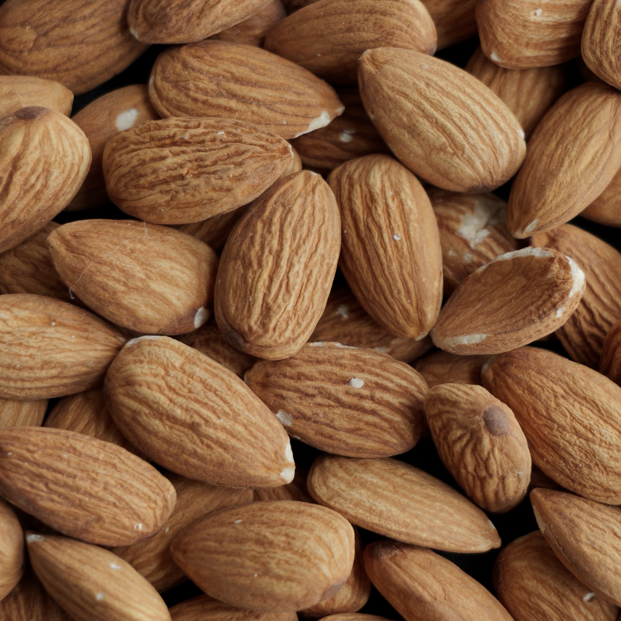 Миндаль сырой